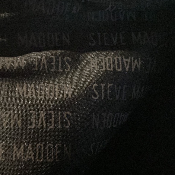 Black Hand held Steve Madden bag - Picture 3 of 4